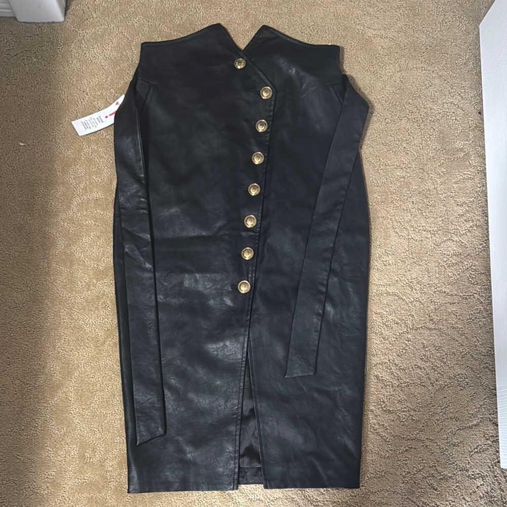 NWT BARDOT Wrap Button Skirt in black, Size M